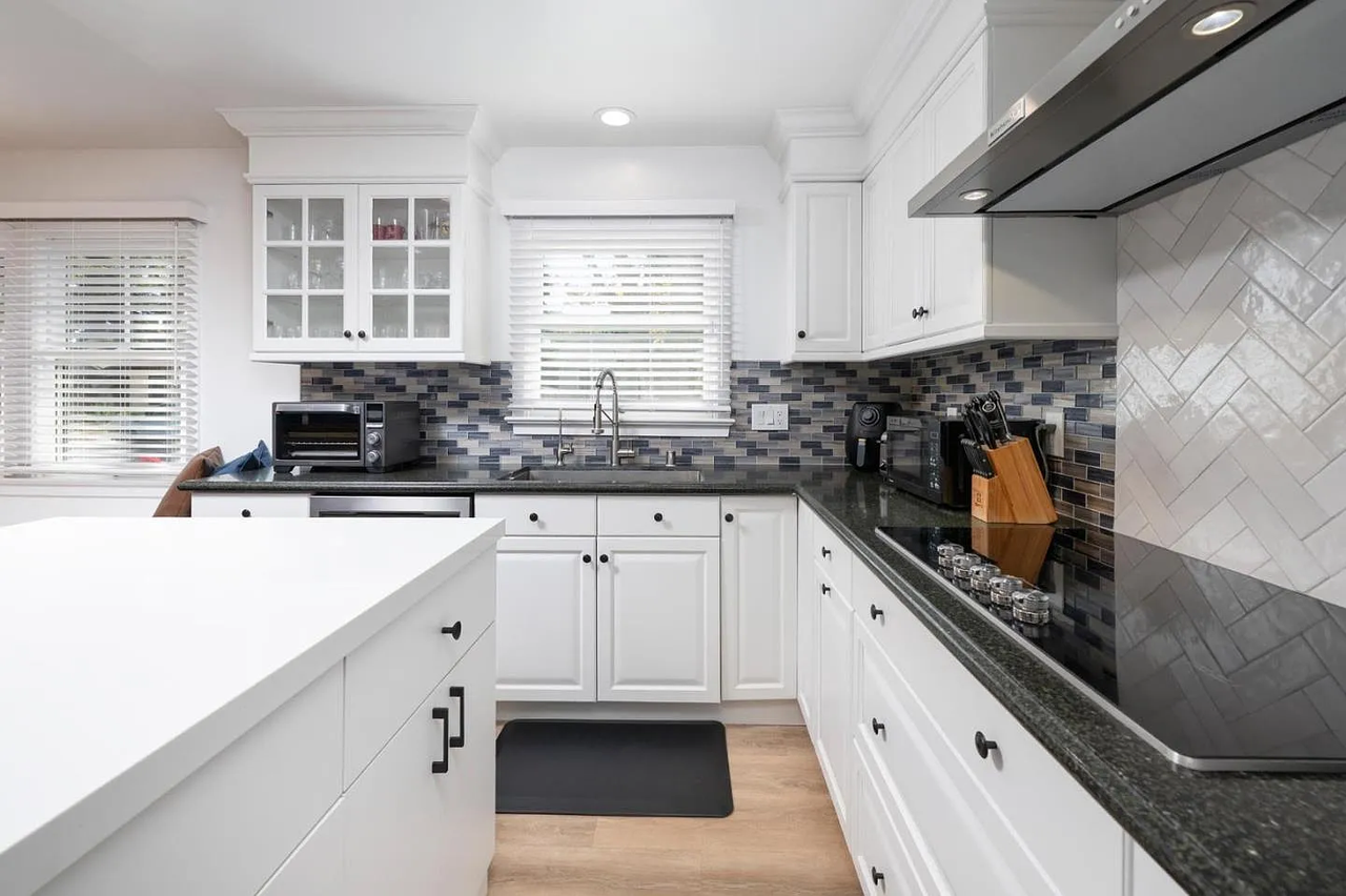 1326 Milton Way - Photo 4 of 11