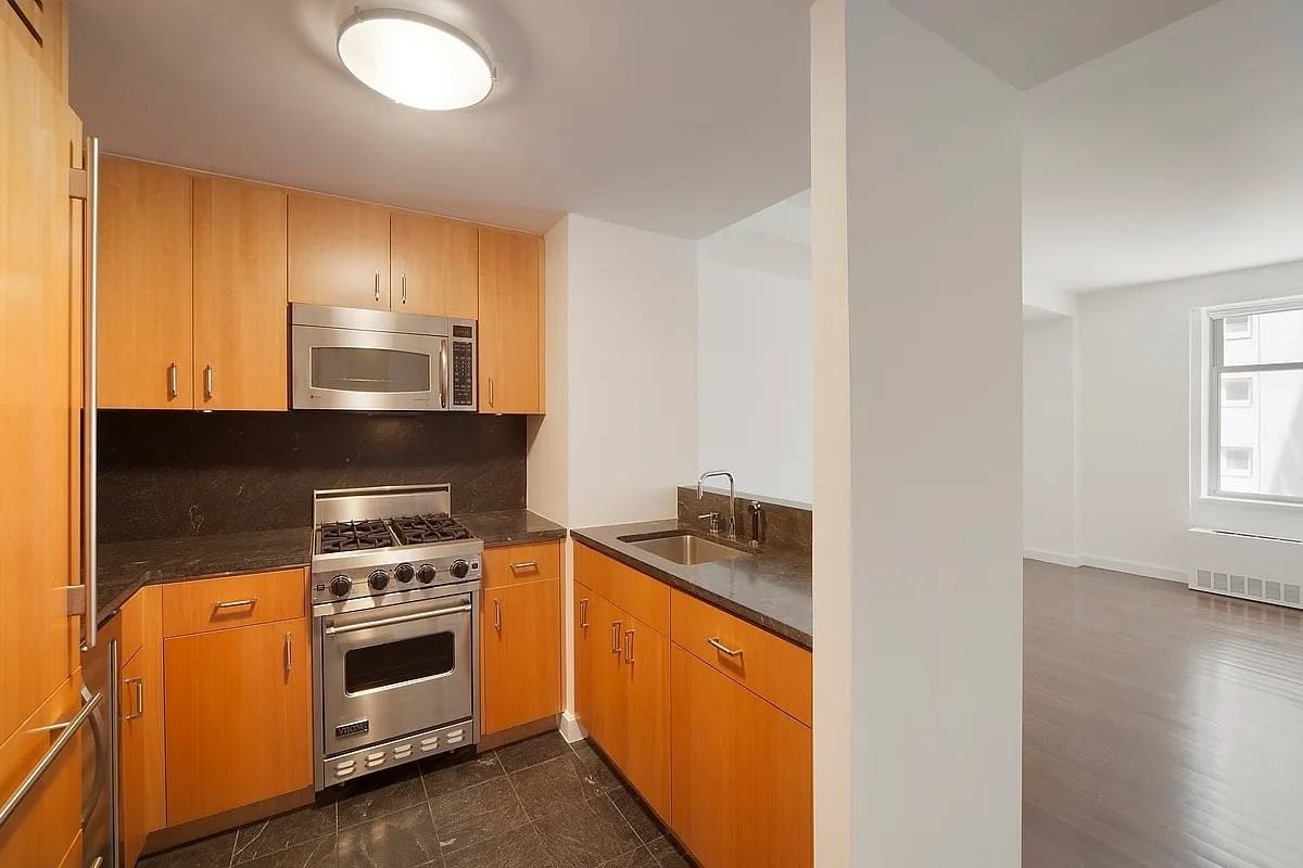 100 W 58Th St - Photo 2 of 8