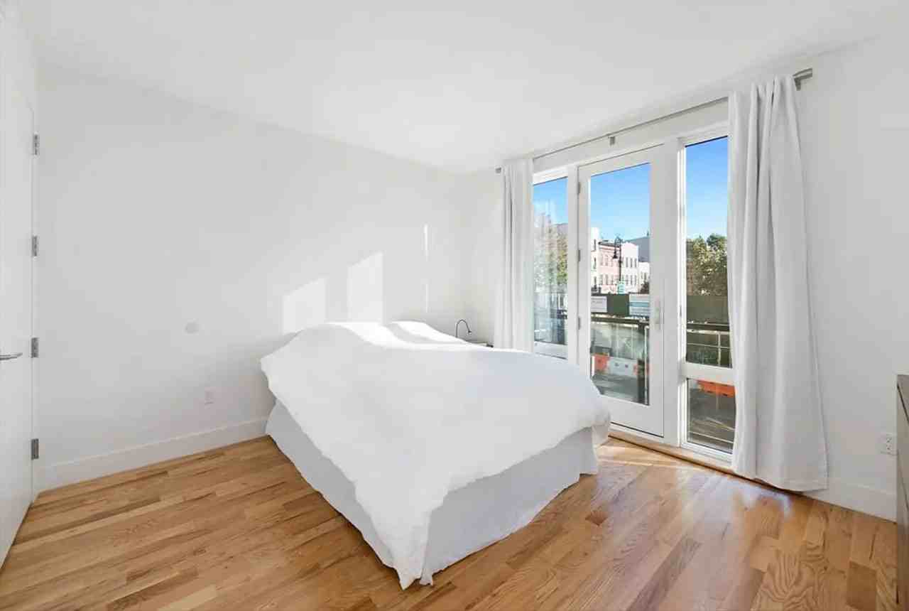 1059 Manhattan Ave - Photo 4 of 8