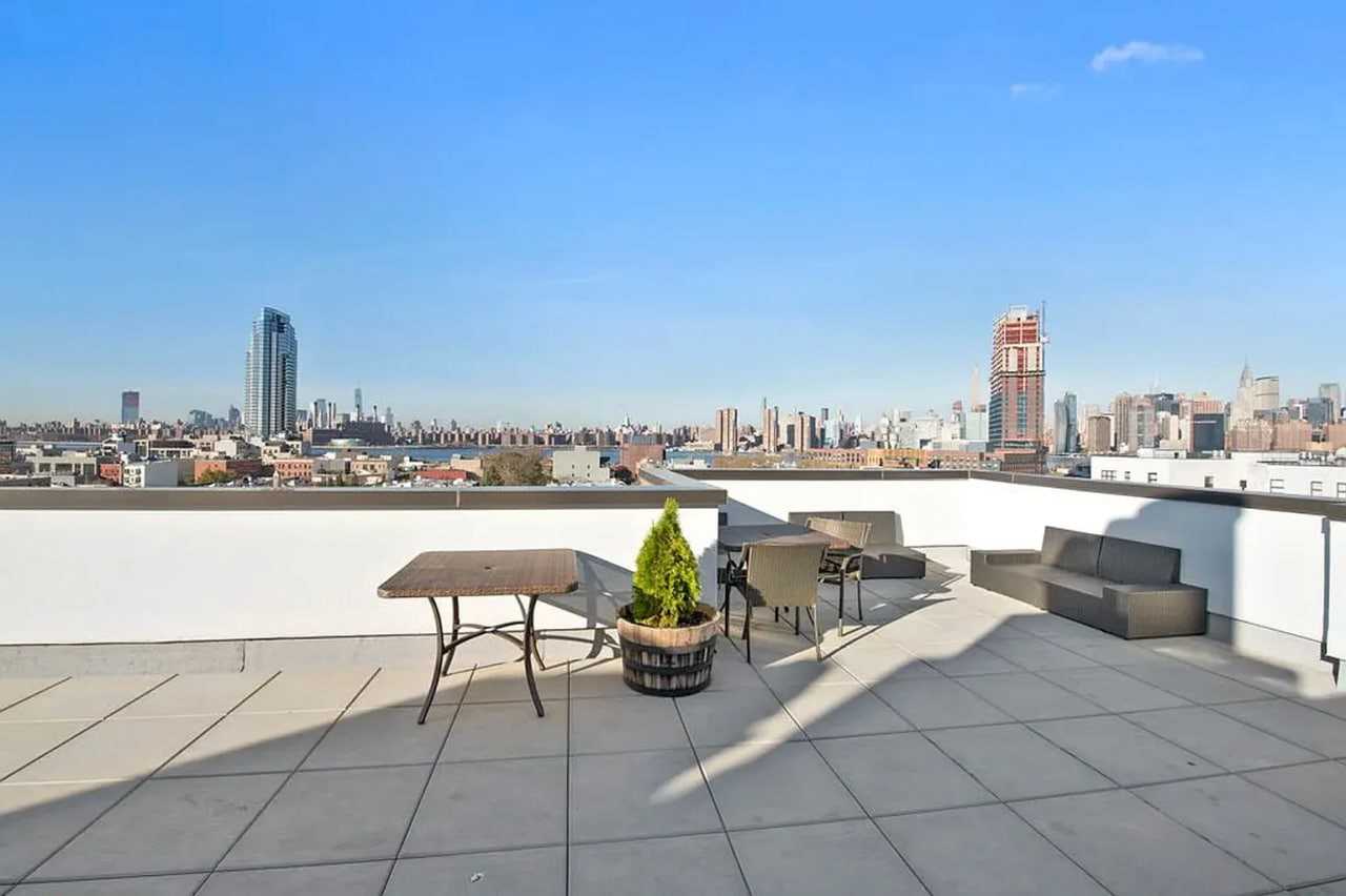 1059 Manhattan Ave - Photo 6 of 8