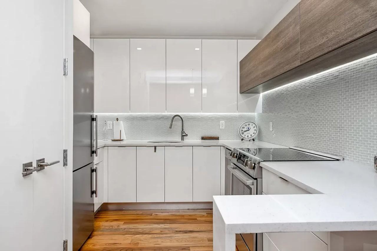 1059 Manhattan Ave - Photo 7 of 8