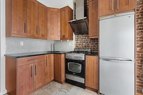 433 W 46Th St - Photo 2 of 12