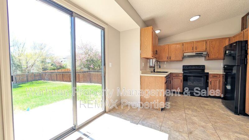 5480 Mule Deer Dr - Photo 6 of 35