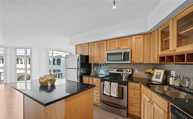 2222 Detroit Ave - Photo 3 of 10