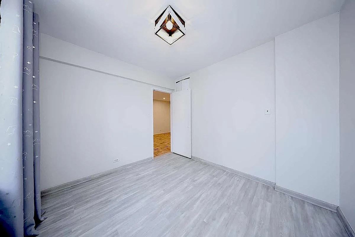 1577 E 17th St - Photo 2 of 11