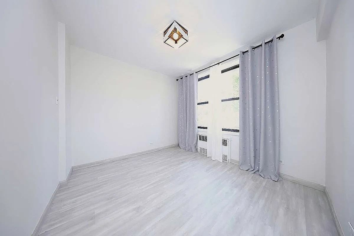 1577 E 17th St - Photo 3 of 11