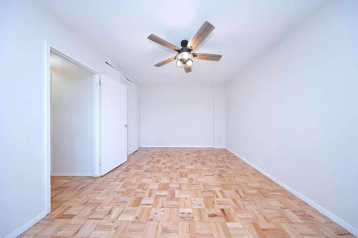 1577 E 17th St - Photo 4 of 11