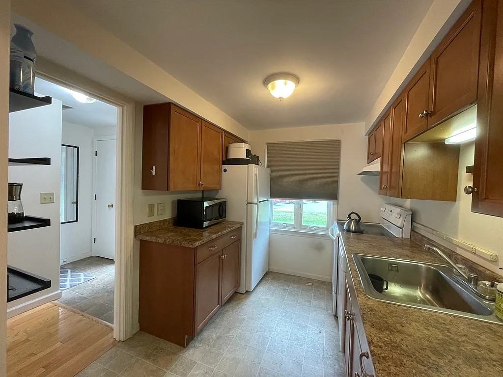 25 Bedford Ct - Photo 4 of 13