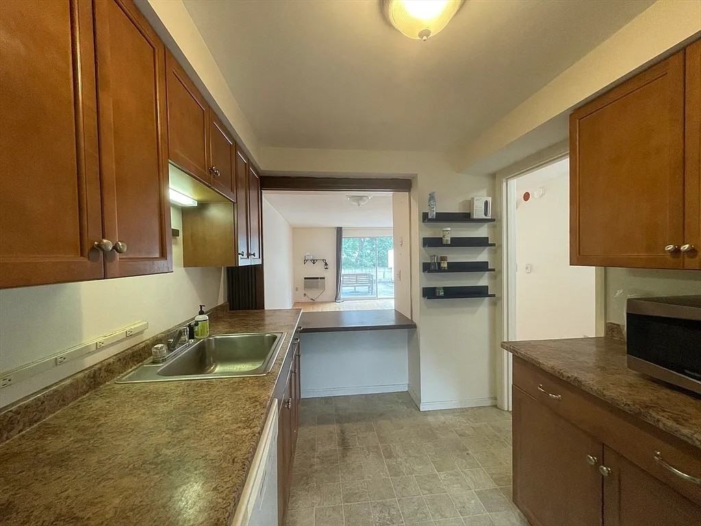 25 Bedford Ct - Photo 6 of 13