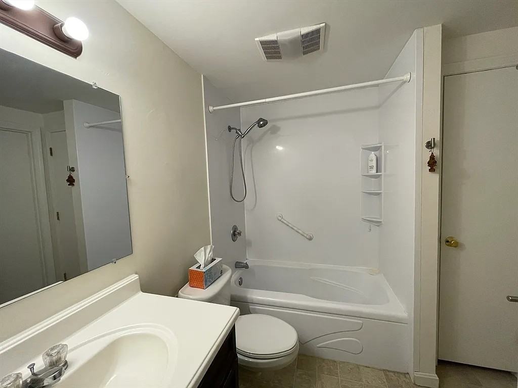 25 Bedford Ct - Photo 7 of 13