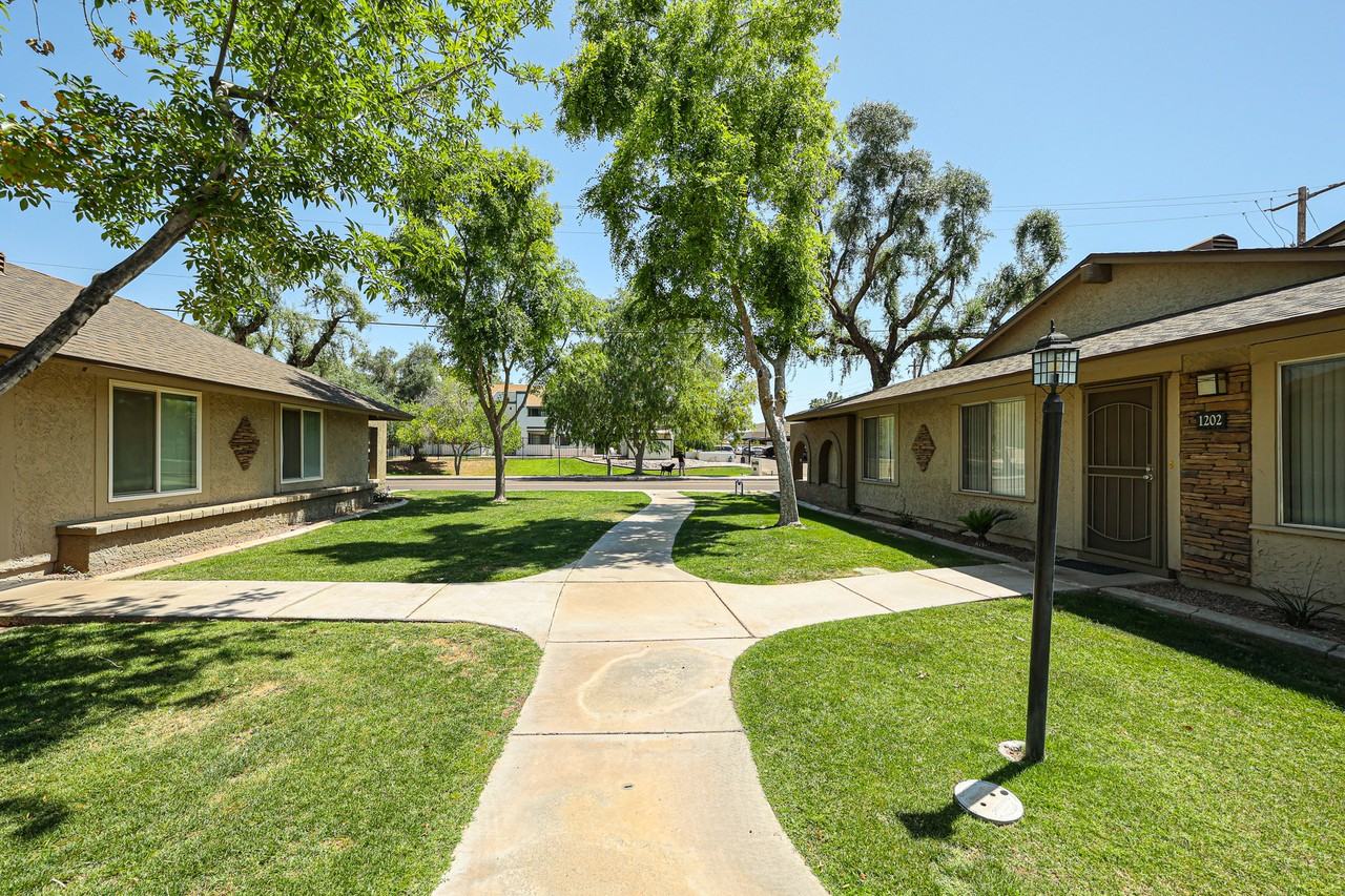 1254 N 85th Pl - Photo 6 of 36