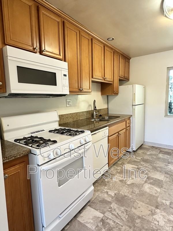 4173 1/2 Ohio St - Photo 3 of 17