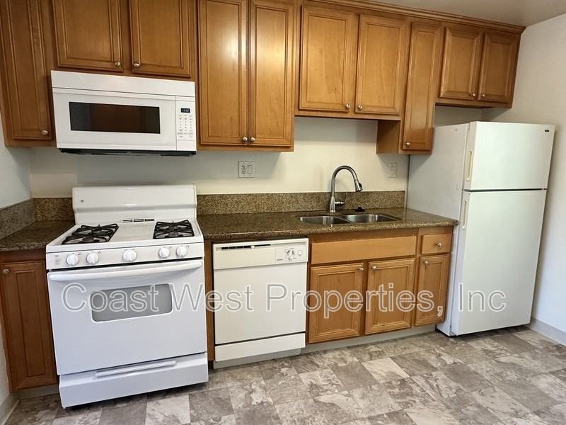 4173 1/2 Ohio St - Photo 4 of 17