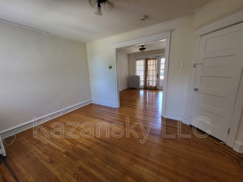 6737 N Lawrence St - Photo 3 of 11