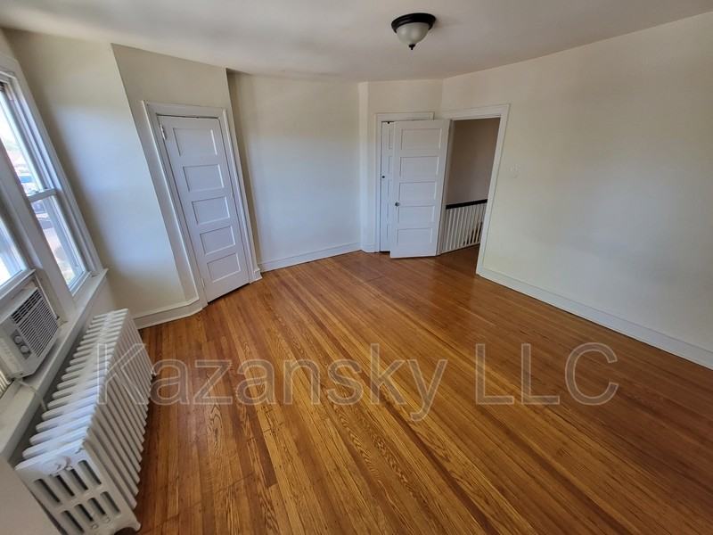 6737 N Lawrence St - Photo 5 of 11