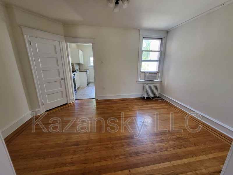 6737 N Lawrence St - Photo 6 of 11