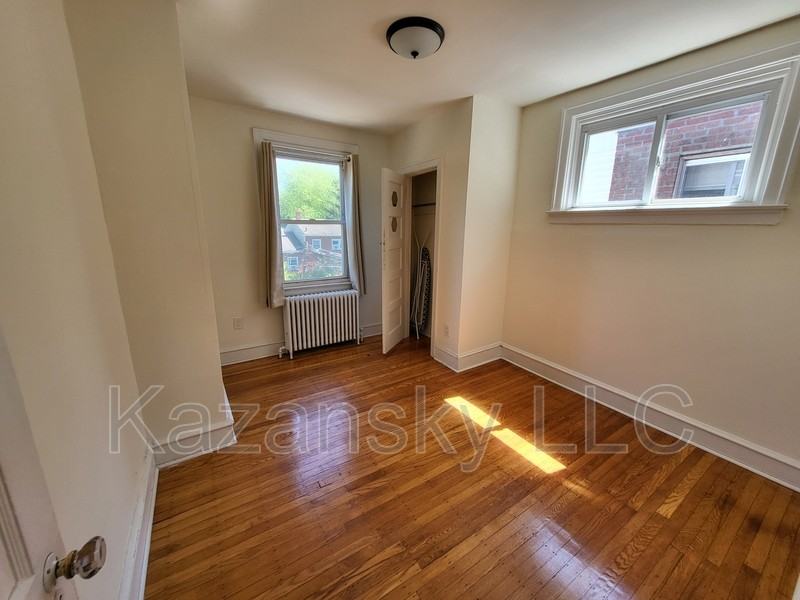 6737 N Lawrence St - Photo 7 of 11