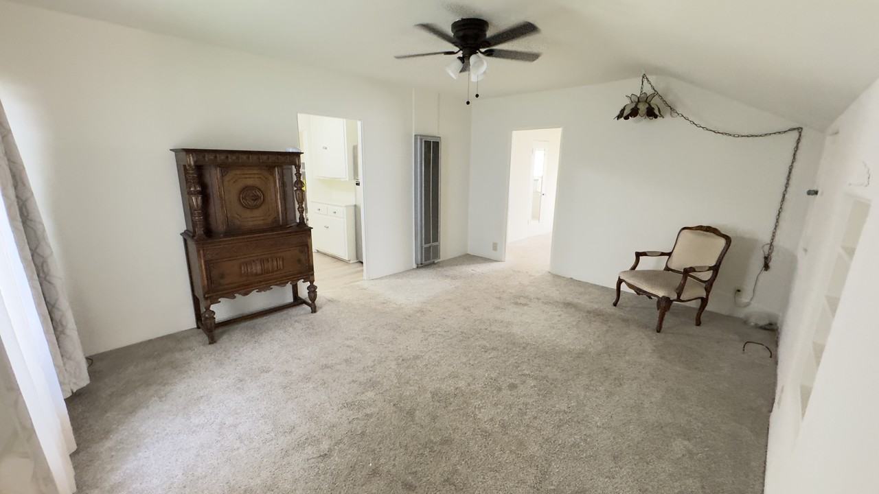 339 N Louise St #1-2 - Photo 4 of 17