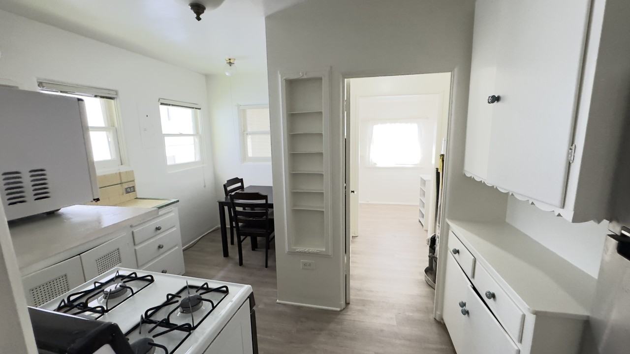 339 N Louise St #1-2 - Photo 5 of 17