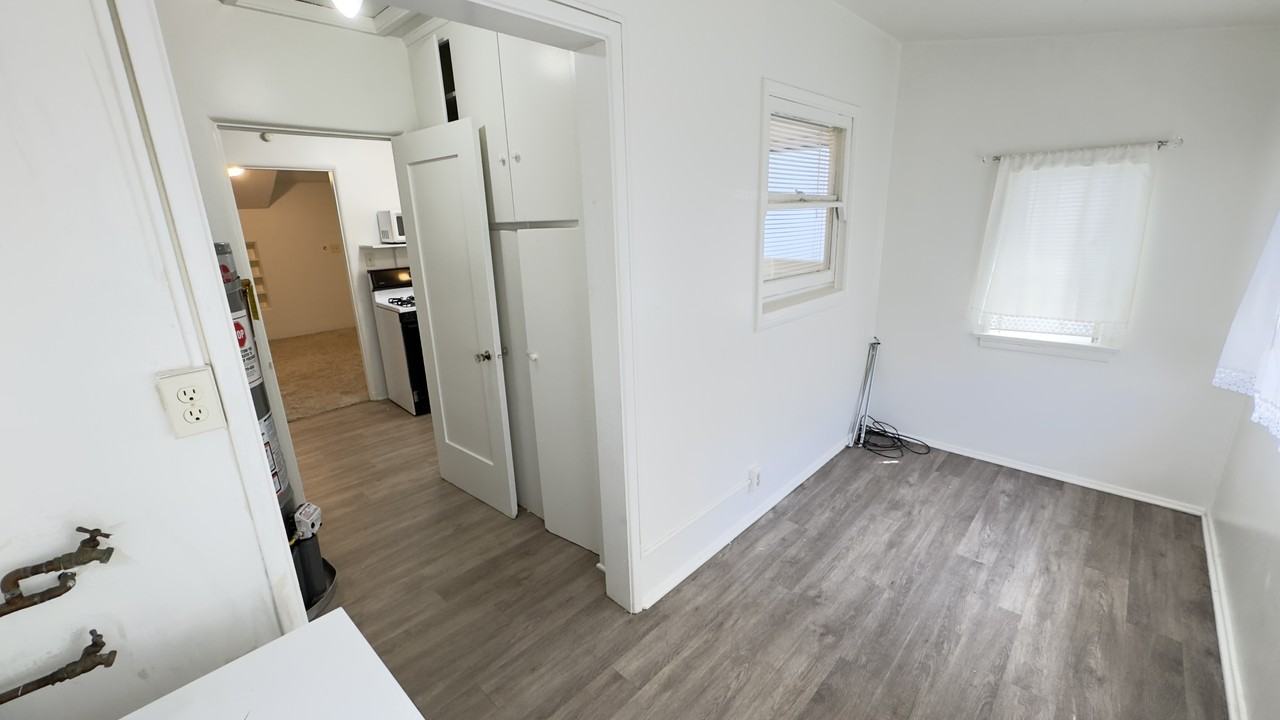 339 N Louise St #1-2 - Photo 6 of 17