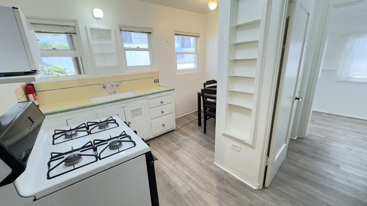 339 N Louise St #1-2 - Photo 7 of 17