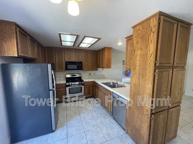 4305 Hartlepool Way - Photo 3 of 31