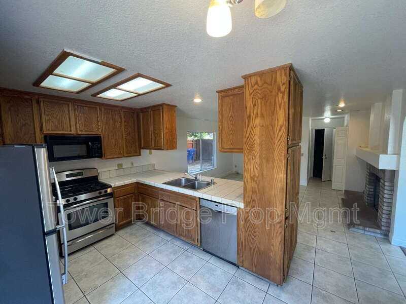 4305 Hartlepool Way - Photo 5 of 31