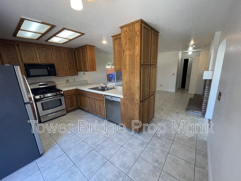 4305 Hartlepool Way - Photo 6 of 31