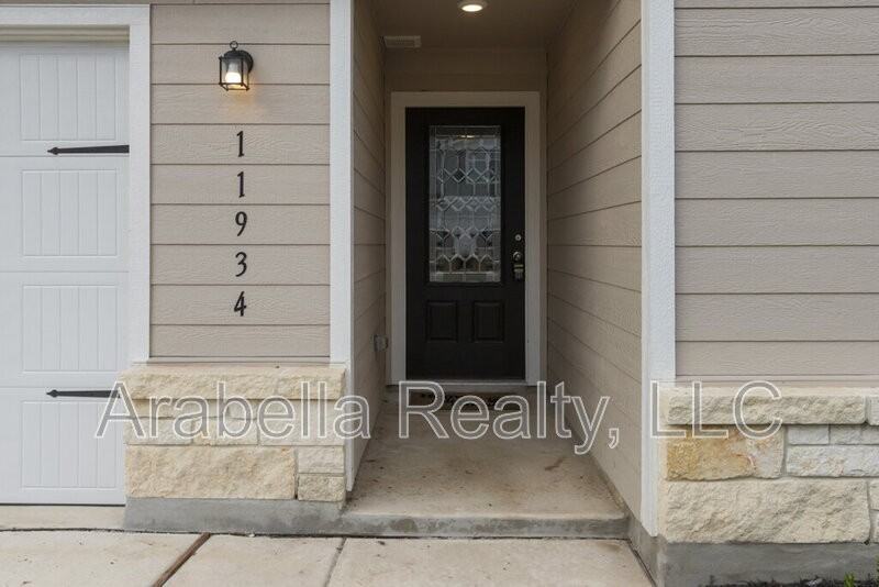 11934 Luckey Villa - Photo 3 of 29