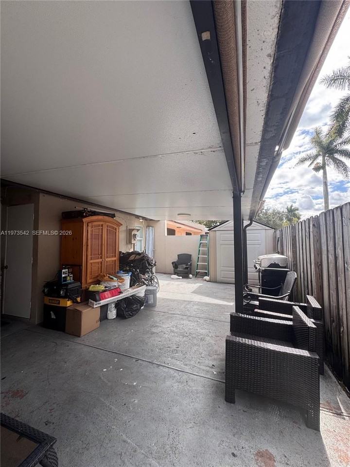 5252 Southwest 139th Place #5252 - Photo 6 of 15