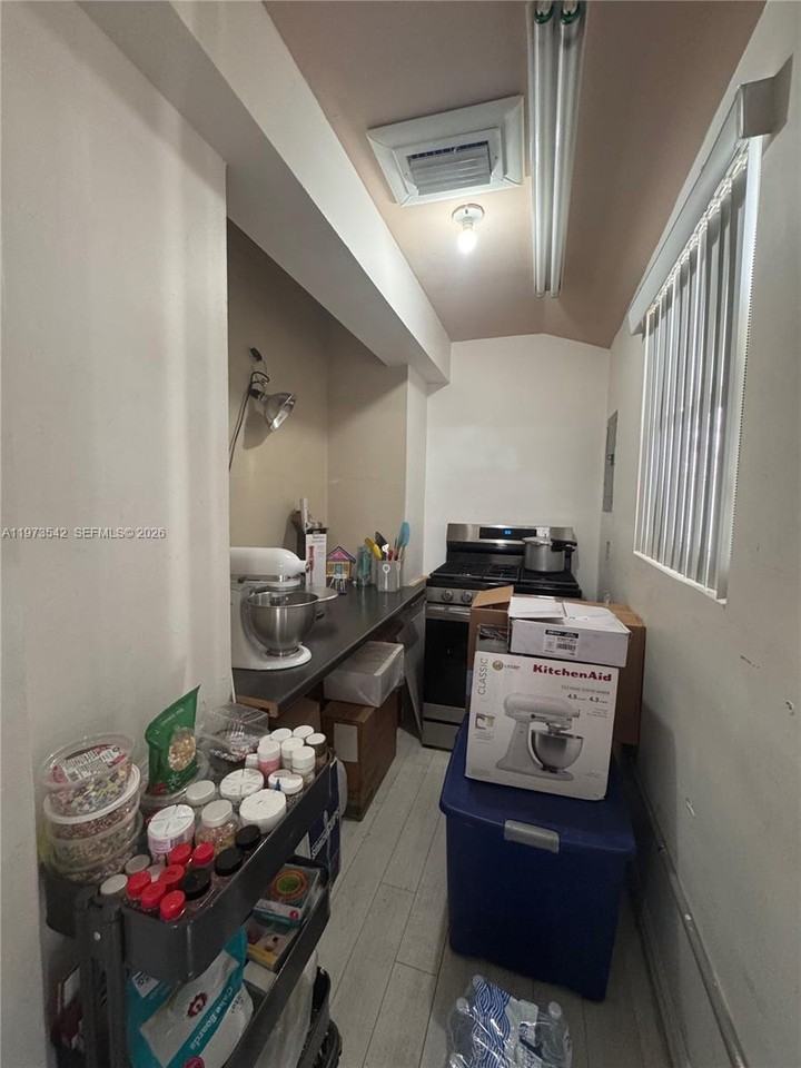 5252 Southwest 139th Place #5252 - Photo 7 of 15