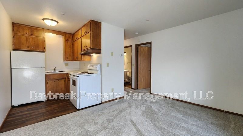 915 7th Ave N - Photo 3 of 8