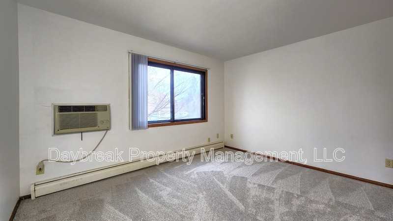 915 7th Ave N - Photo 4 of 8