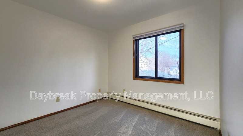 915 7th Ave N - Photo 5 of 8
