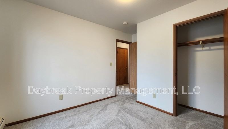 915 7th Ave N - Photo 6 of 8