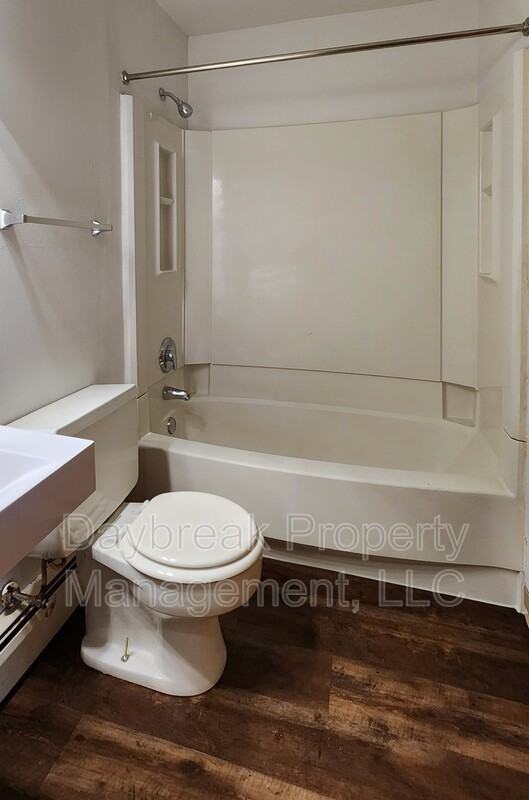 915 7th Ave N - Photo 7 of 8