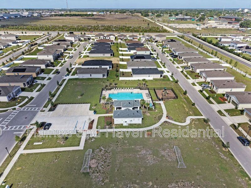 1315 Normandy Dr - Photo 3 of 34