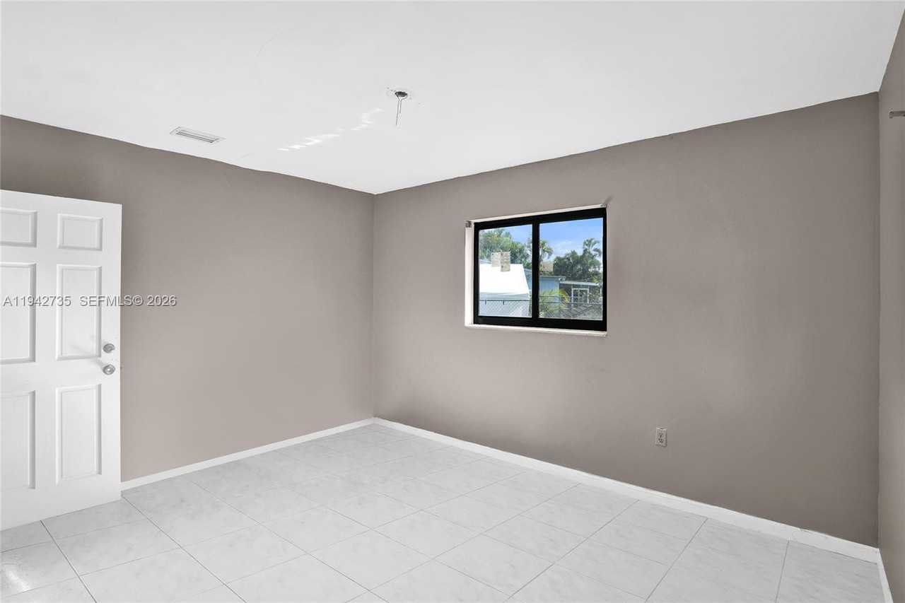 28640 Southwest 146th Avenue - Photo 2 of 34