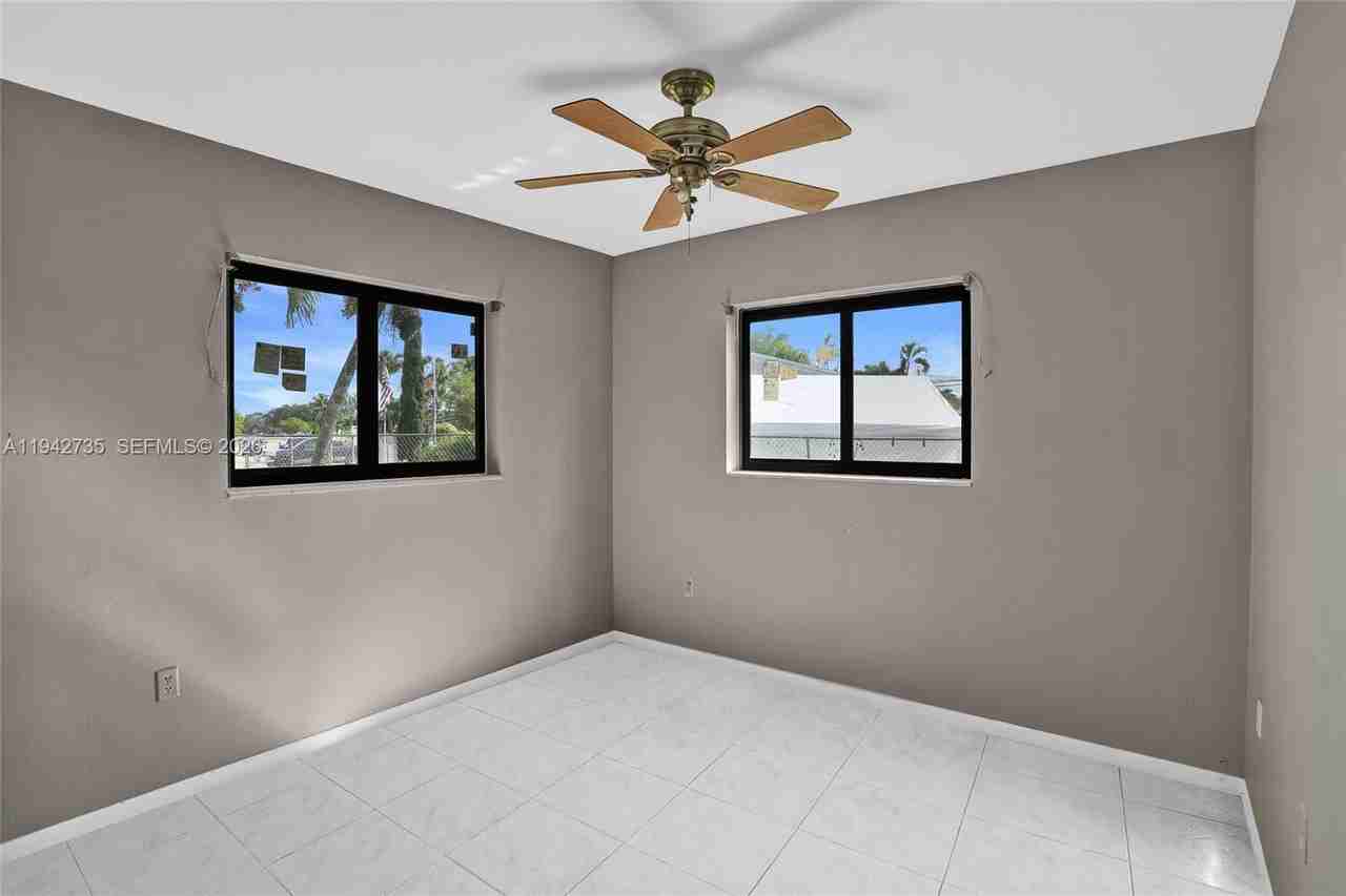 28640 Southwest 146th Avenue - Photo 3 of 34