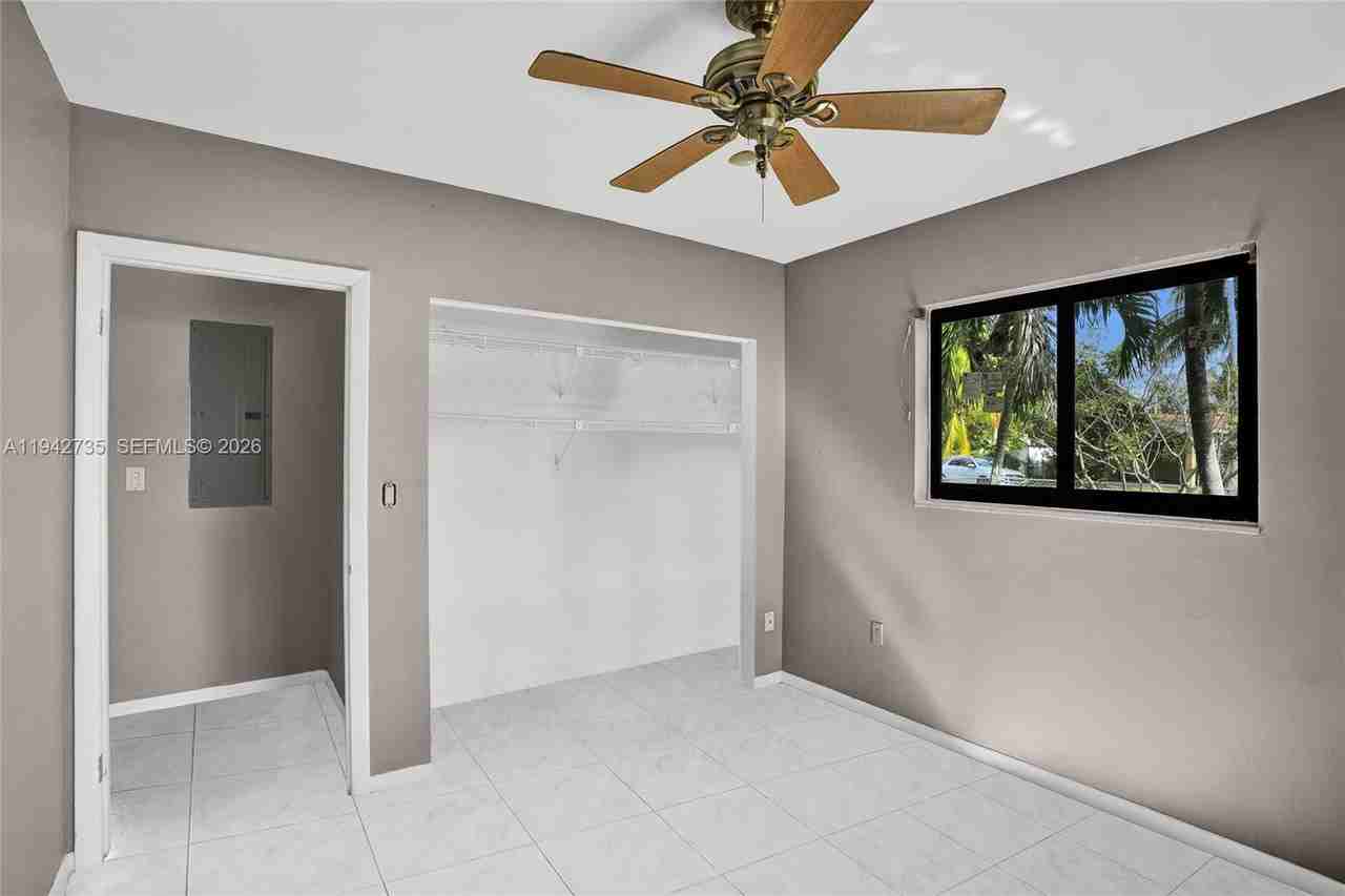 28640 Southwest 146th Avenue - Photo 4 of 34