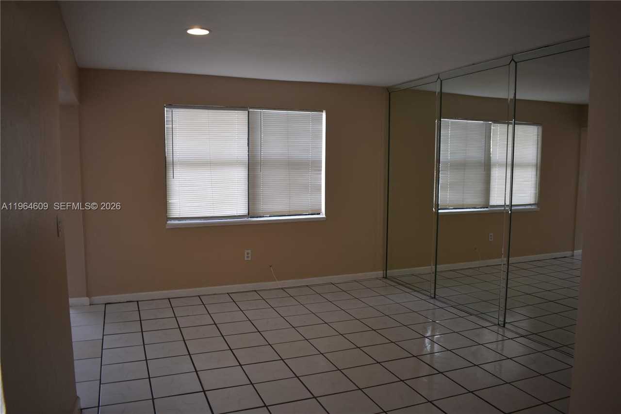 1622 Northwest 65th Street - Photo 4 of 6