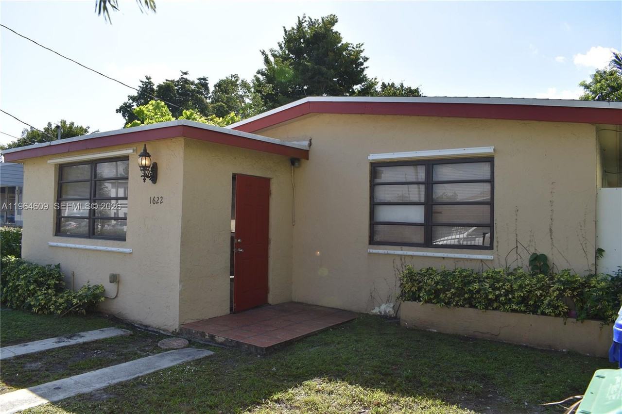 1622 Northwest 65th Street - Photo 5 of 6