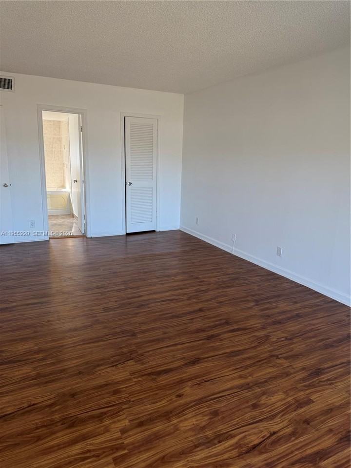 3115 North Palm Aire Drive #3115 - Photo 4 of 13