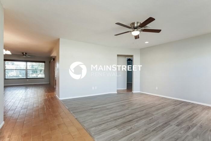 1412 Se 4th St - Photo 3 of 16