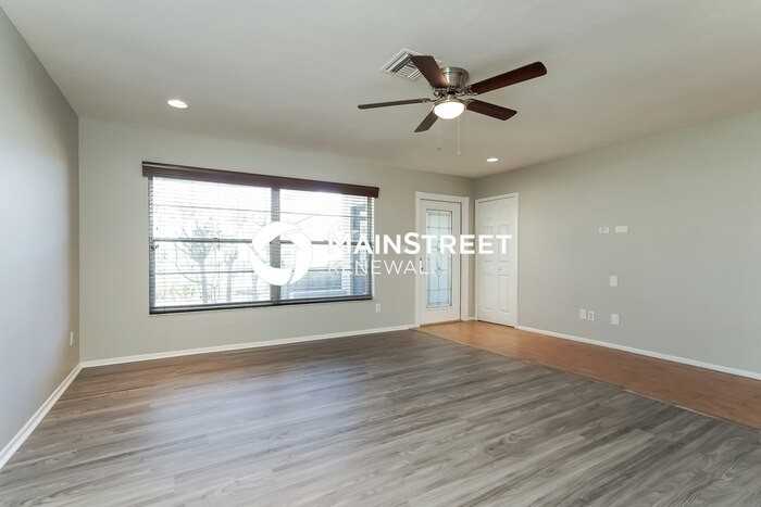 1412 Se 4th St - Photo 4 of 16