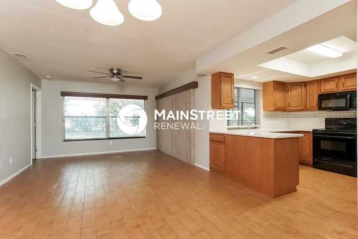 1412 Se 4th St - Photo 5 of 16