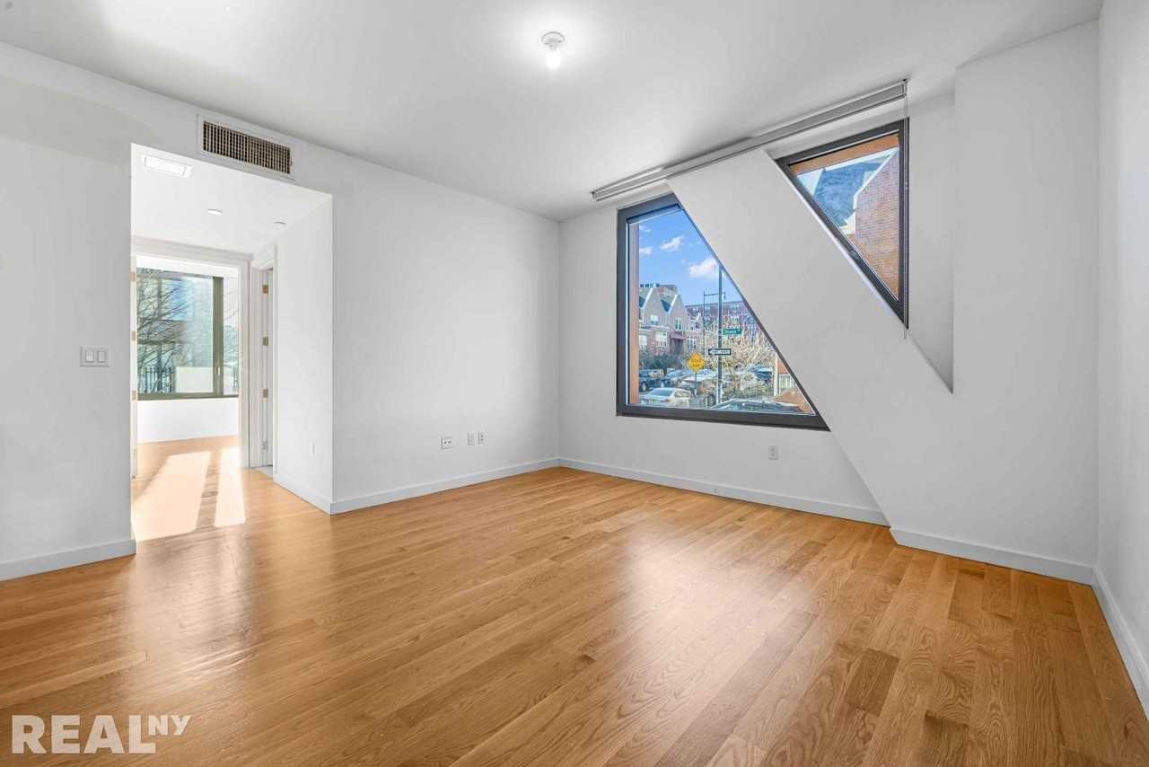 Noll St #551 - Photo 2 of 6