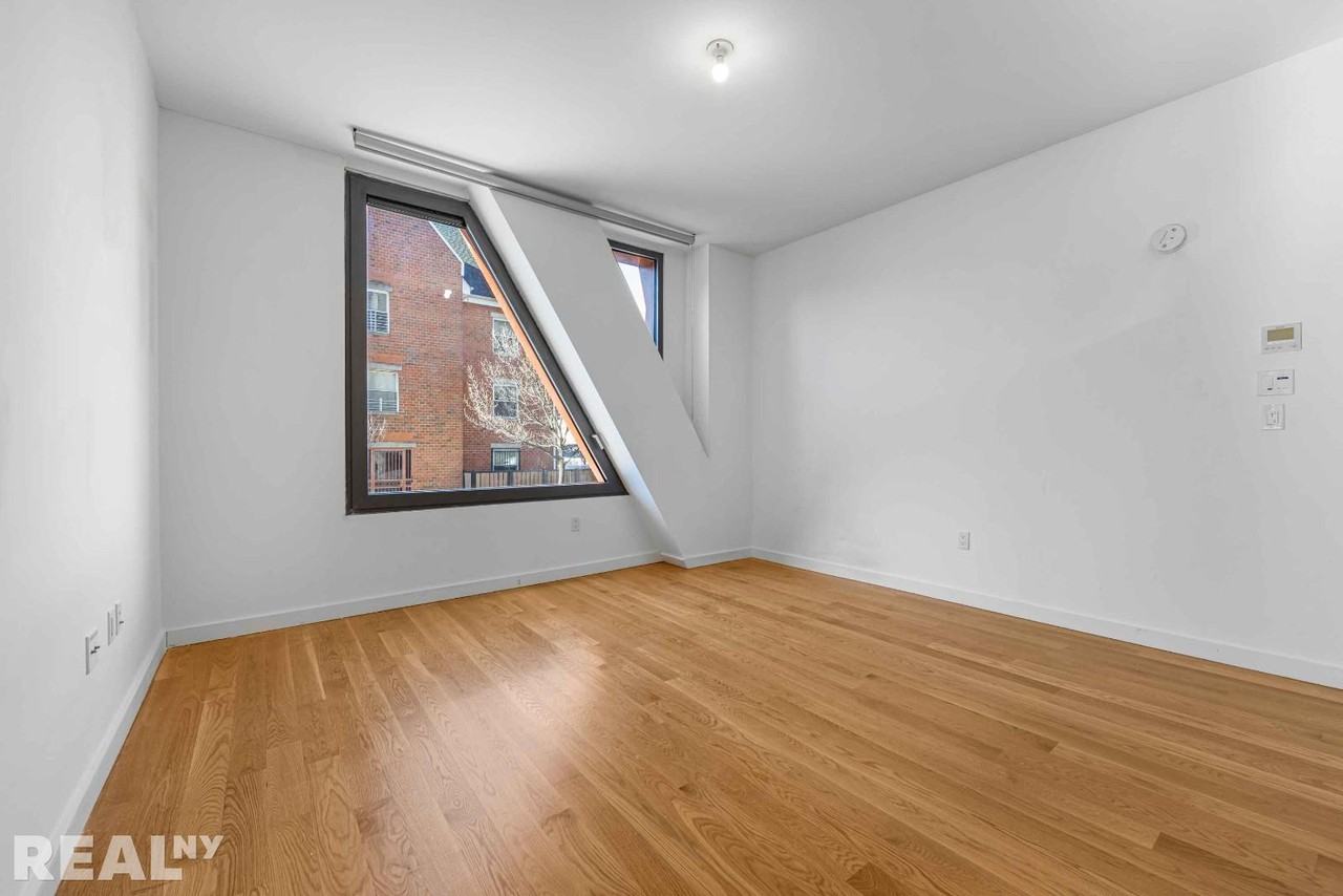 Noll St #551 - Photo 3 of 6