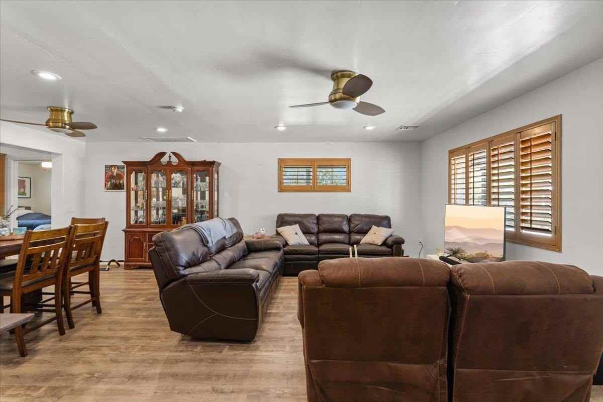535 W 19th St - Photo 4 of 20