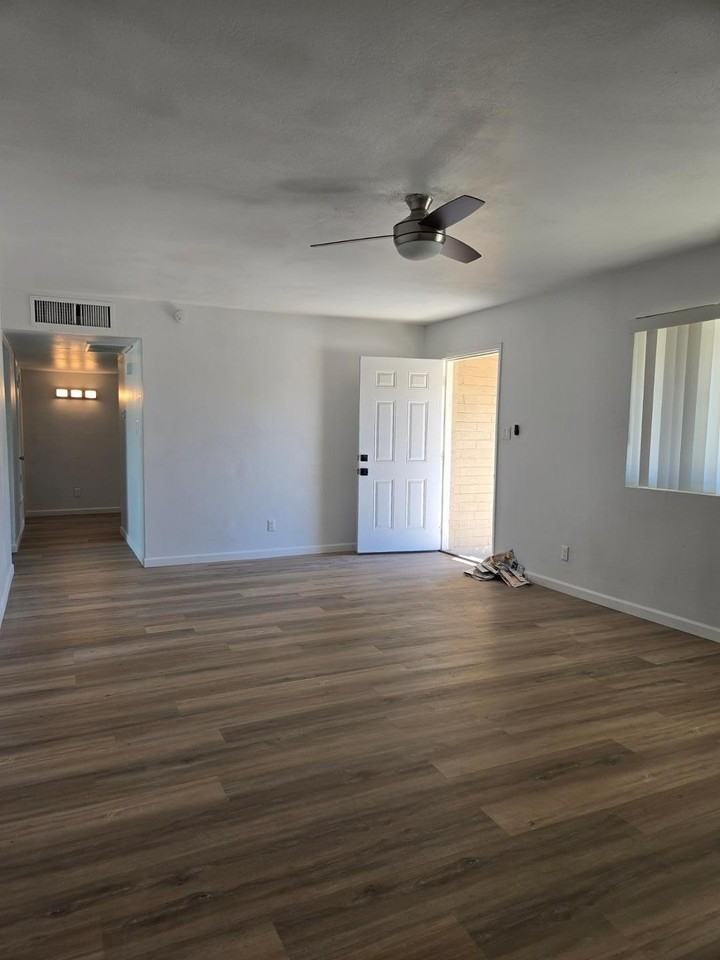 620 E Broadway Ln - Photo 2 of 15